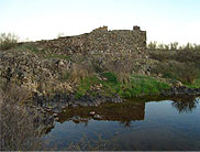 Molinos hidr&aacute;ulicos en el r&iacute;o Agudo